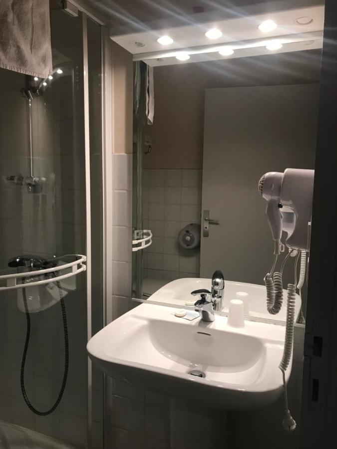 Hotel Du Centre Gueugnon Kültér fotó